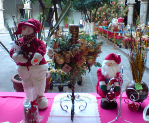 Santa Claus and a Christmas elf decorate the patio of a Historica Guadalajara building. © Daniel Wheeler 2009