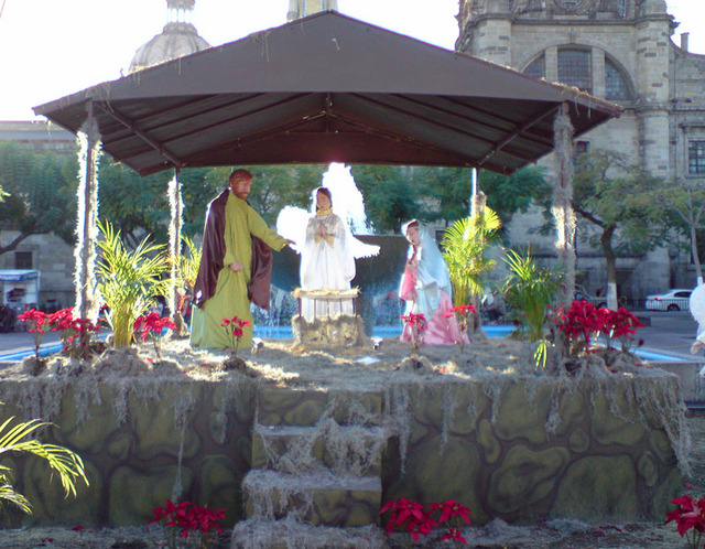 A nativity scene represents the first Christmas in one of Guadalajara's four main plazas. © Daniel Wheeler 2009