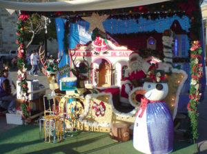 Santa Claus awaits children to pose for a photograph in this downtown Guadalajara plaza. © Daniel Wheeler 2009