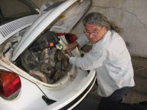 Canadian Ron Young of Chapala works miracles with a Volkswagen © Marvin West, 2013