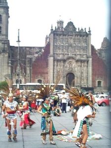 To the right of the Cathedral (east) is the red Sagagrio (sacristy) Metropolitano built in the 18th century to house the archives of the archbishopric.