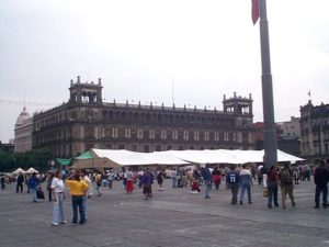 Looking south at the Gobierno del Distrito Federal, there was a bazar being held mostly selling clothing but also some food..