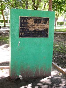 Monument to the Battle of Casas Grandes in the pueblo's plaza © Sylvia Brenner 2010