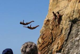 Cliff divers at Acapulco carry on the famous tradition of cliff diving © Gerry Soroka, 2009