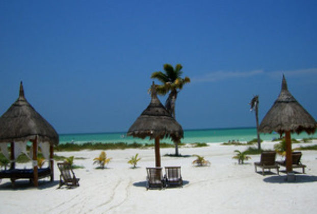 Cancun beach © Elisa Velazquez, 2008