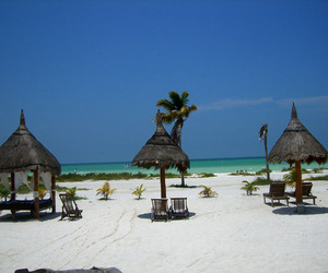 Cancun beach © Elisa Velazquez, 2008