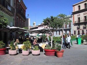 Outdoor cafes and small parks are common throughout the city of Guanajuato. © Geri Anderson, 2001