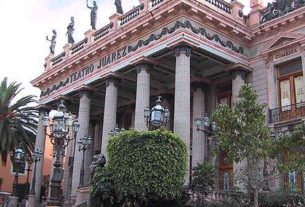 The Teatro Juarez in the center of Guanajuato hosts many cultural events, concerts and dramatic performances. © Geri Anderson, 2001