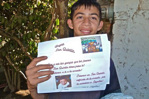 Adolfo promotes the bazaar that provides funds for the primary school in San Quintin, Nayarit © Edd Bissell, 2011