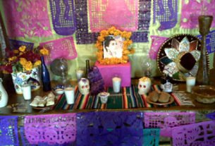 An altar de muertos dedicated to Lola Beltran © Daniel Wheeler, 2009