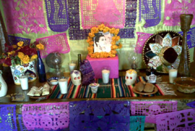 An altar de muertos dedicated to Lola Beltran © Daniel Wheeler, 2009