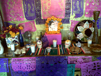 An altar de muertos dedicated to Lola Beltran © Daniel Wheeler, 2009