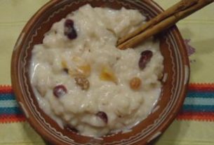 Mexican rice pudding with dried fruit