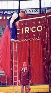 Ottavio Canestrelli, clown and gymnast balancing on an unsupported ladder.