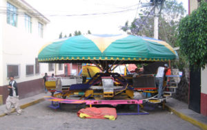 A mechanical ride fills a narrow street in Santa Maria, Mexico. © Julia Taylor, 2007