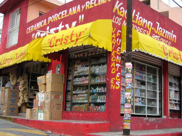 This ceramics shop in 3 de Mayo offers Mexican ceramics, porcelain and resin handcrafted figures. Clusters of tiny wicker baskets hang in the open doorway. © Julia Taylor, 2008