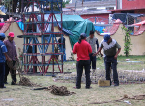 Assembling the castillo. Note the heavy ropes that will be used to steady the approximately 20 meter high structure. © Julia Taylor, 2007