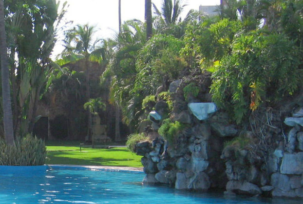 A "secret" cave makes this pool fun to explorein the Ex-Hacienda Temixco in Morelos, Mexico. © Julia Taylor 2008