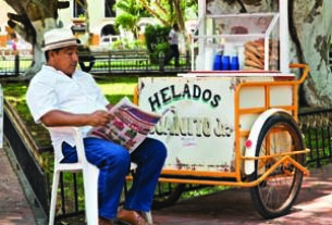 Ice cream carts have been a feature of Yucatecan life for at least a century. Photo by Eduardo Cervantes. An ice cream vendor in a Merida park