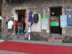 Samples of the merchandise inside little stores entice shoppers passing by. © Julia Taylor 2007