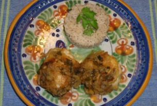 Mexican chicken with caramelized onions and nutmeg © Karen Hursh Graber, 2014