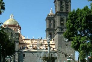 View of the Cathedral in the city of Puebla © Rick Meyer, 1996