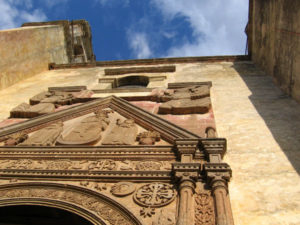 Entrance to the church of Nuestra Señora de la Natividad (Our Lady of the Nativity). © Julia Taylor, 2007