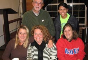 Tennessee teachers visiting Mexico's San Quintin primary school in Nayarit: (front) Alisa Lemons, Laura Darby, Jackie Jacobsen Hutto (back) Edd Bissell, Whitney Jacobsen © Marvin West, 2014