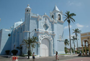 The church in the Mexican river port town of Tlacotalpan, Veracruz offers a picture postcard photo shot. In 1998, the historical district of Tlacotalpan was declared a World heritage Site by UNESCO. © Roberta Sotonoff, 2009