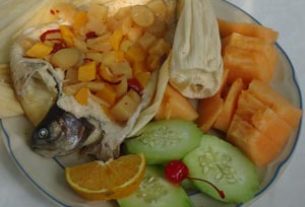 Trout with tropical fruit wrapped in corn husks © Karen Hursh Graber, 2013