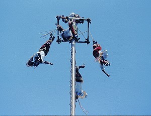 Danza de los Voladores © Tony Burton