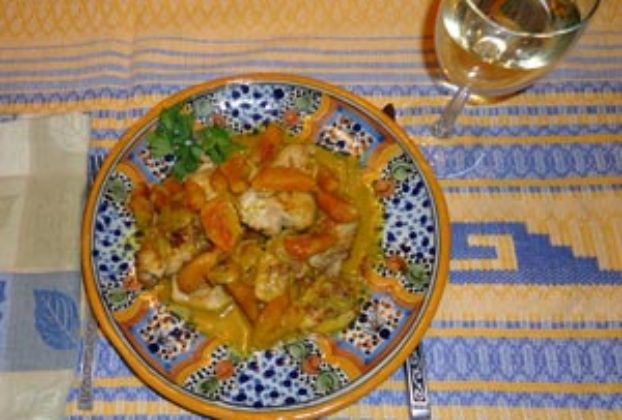 Aguascalientes chicken with fruit sauce goes beautifully with a Mexican chardonnay © Karen Hursh Graber, 2012