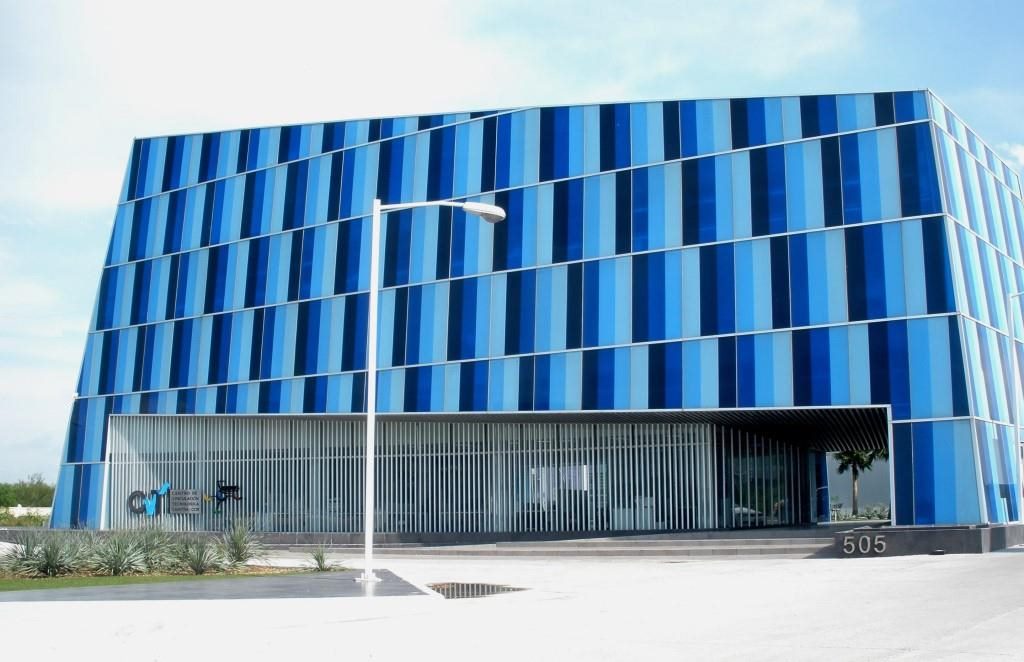 This impressive ultra-modern building houses Camara de la Industria de Transformación de Nuevo León or CAINTRA, as well as the offices of an industrial organization called the Instituto Mexicano de Innovación y Technología en Plásticos y Hule A.C.