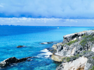 Isla Mujeres cliffs © 2021 Jane Simon Ammeson