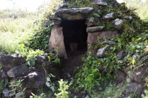 Structure possibly used by priests. The small stone inside near the entrance is where they may have placed halucinogenics. © Joseph Sorrentino, 2021Structure possibly used by priests. The small stone inside near the entrance is where they may have placed halucinogenics. © Joseph Sorrentino, 2021