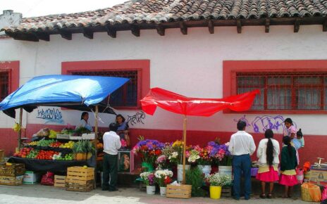 Chiapas fruit stand, 2004. Credit: Marisa Burton.