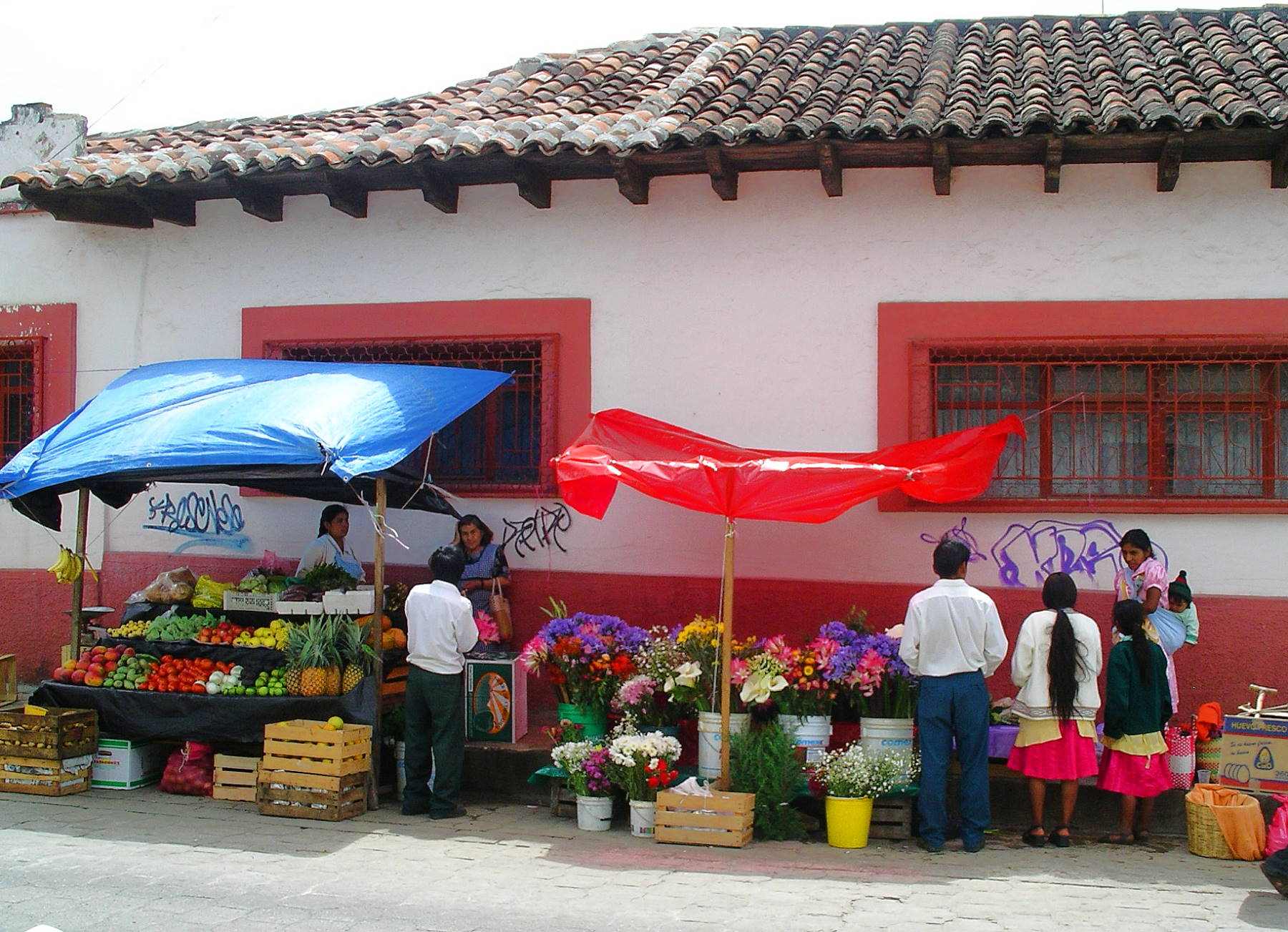 Chiapas fruit stand, 2004. Credit: Marisa Burton.