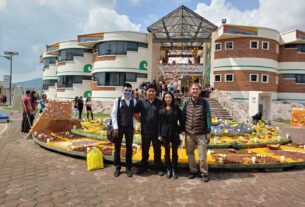 Author (far right),with head of the English program, Edith, and two English professors at UIEM (Day of the Dead) - El autor, extrema derecha,con la directora del programa de inglés y otros profesores de inglés © 2021 James Musselman