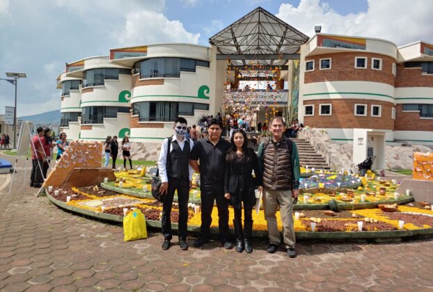 Author (far right),with head of the English program, Edith, and two English professors at UIEM (Day of the Dead) - El autor, extrema derecha,con la directora del programa de inglés y otros profesores de inglés © 2021 James Musselman