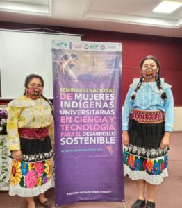 National seminar of indigenous women university students in science and technology for sustainable development - Mujeres jóvenes mazahuas, muy arregladas. © 2021 James Musselman