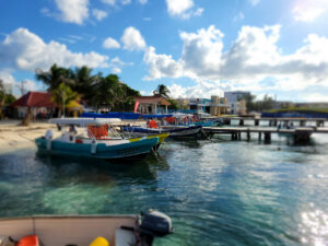 The shoreline along the Centro District on Isla Mujeres. © 2021 Jane Simon Ammeson