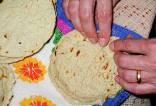 Making tortillas by hand , Jocotepec. Credit: Gwen Burton.