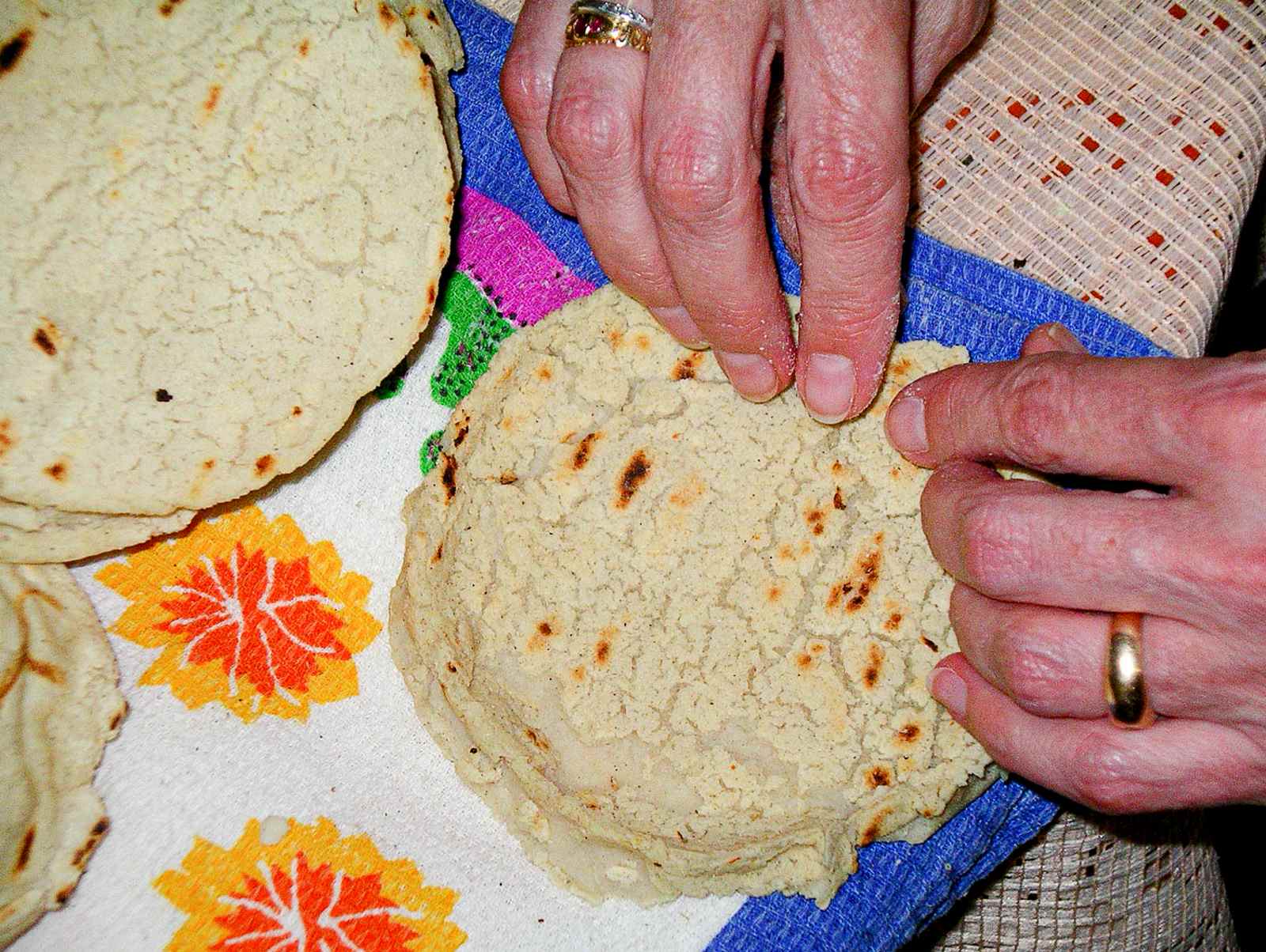 Making tortillas by hand, Jocotepec. Credit: Gwen Burton.