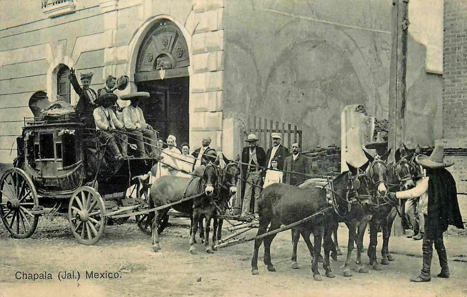 Photo: Lupercio (?). c 1906. Stagecoach outside Hotel Arzapalo, Chapala. (Fig 2-9 of Lake Chapala: A Postcard History)