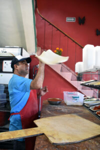 Salvador Gutierrez tossing pizza dough in La Terraza de la Nonna © Joseph Sorrentino, 2023