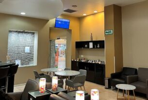 Airport Lounge (Villahermosa). Image (cropped): Vmzp85, CC BY-SA 4.0, via Wikimedia Commons