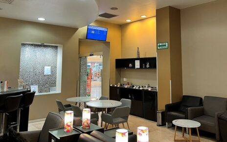 Airport Lounge (Villahermosa). Image (cropped): Vmzp85, CC BY-SA 4.0, via Wikimedia Commons