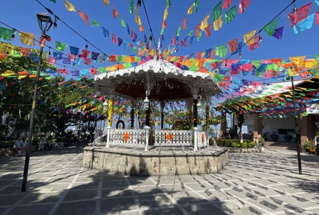 Plaza de Armas, Puerto Vallarta. © Florence Voller, 2025.