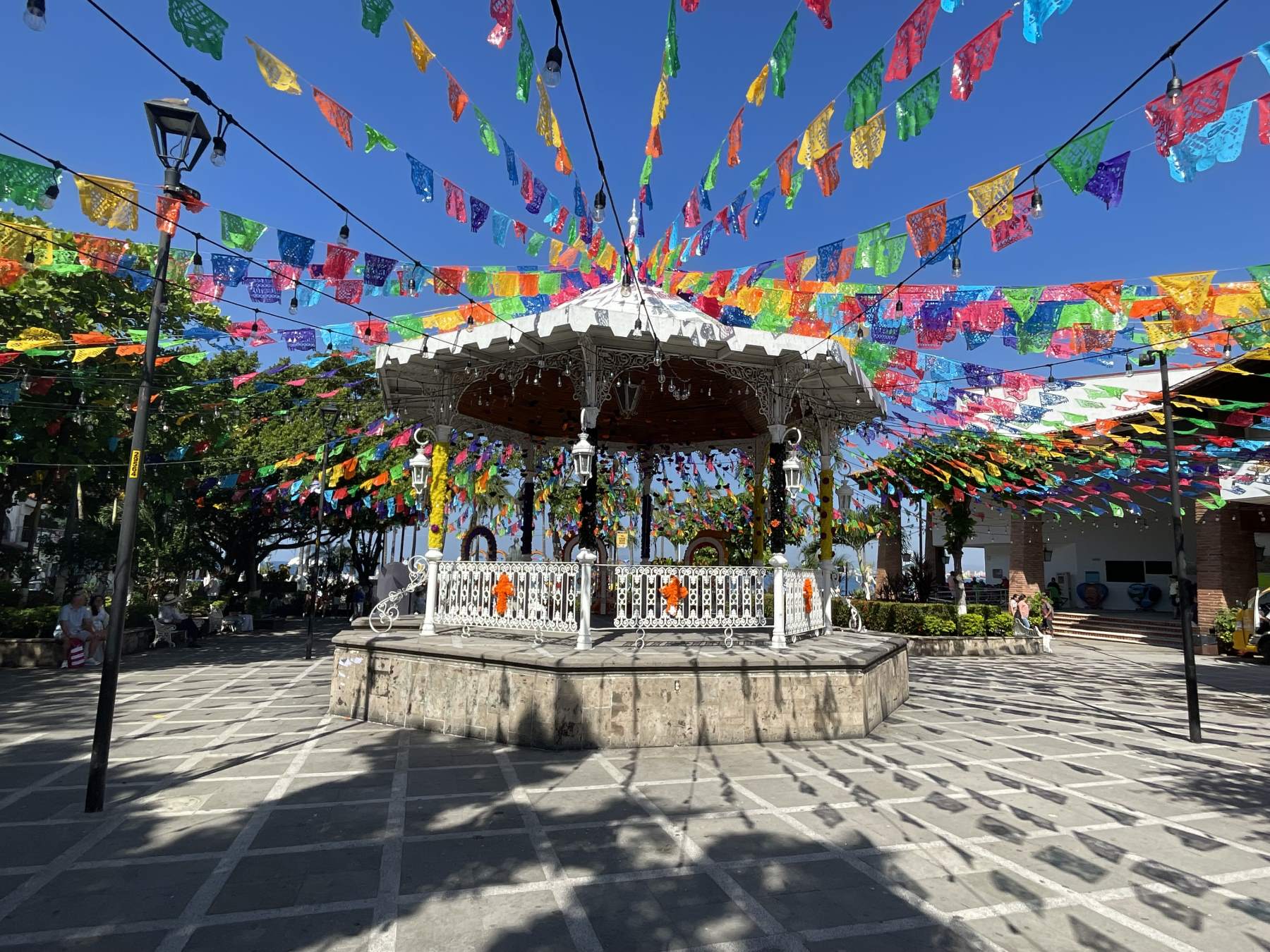 Plaza de Armas, Puerto Vallarta. © Florence Voller, 2025.