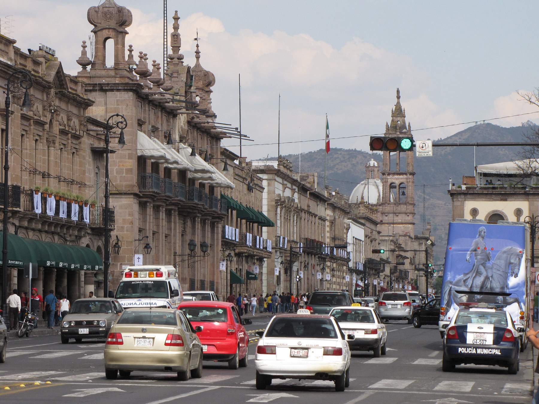 Traffic in the city of Morelia. © 2015 William B. Kaliher.